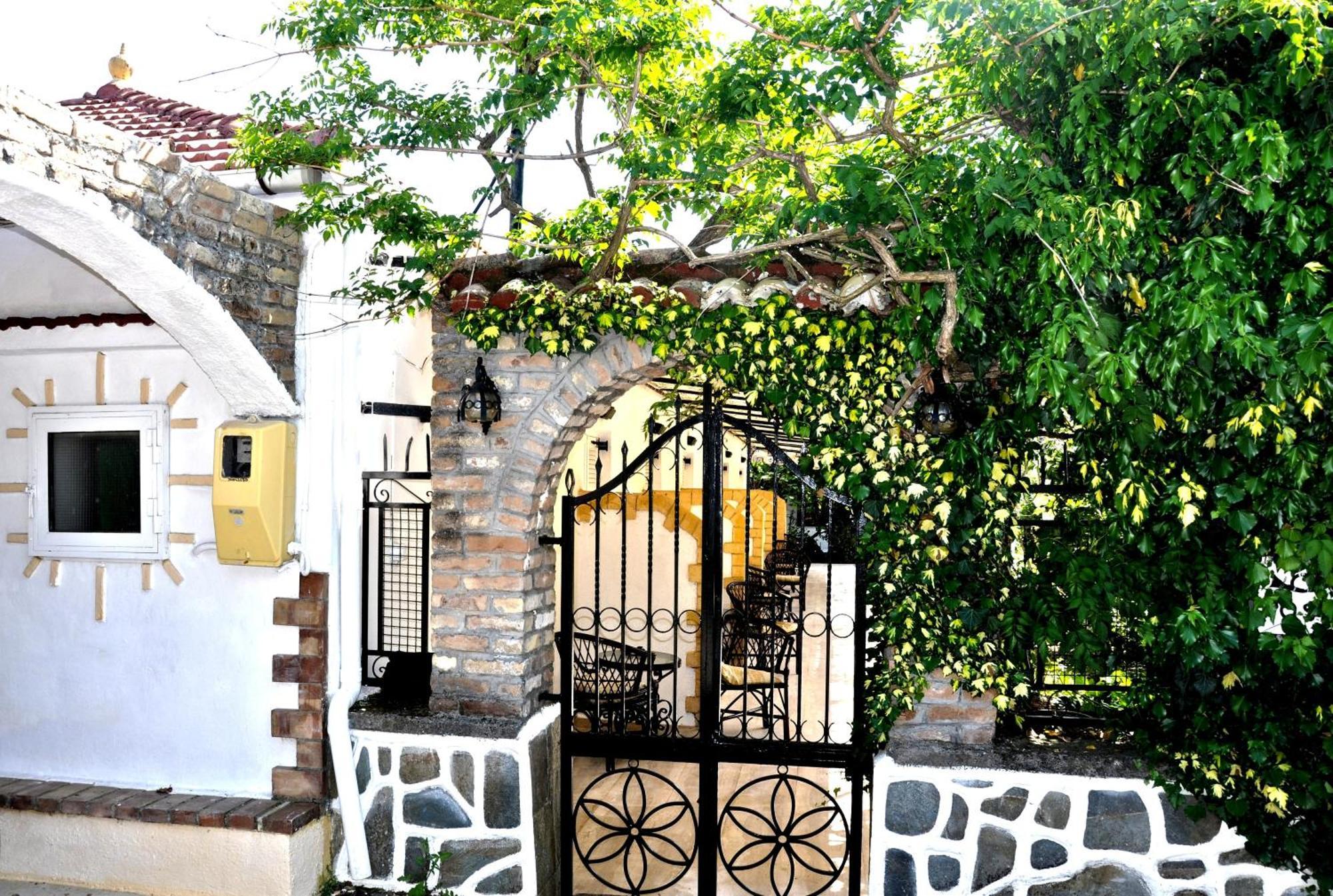 Villa Elena Studios Δασιά Εξωτερικό φωτογραφία